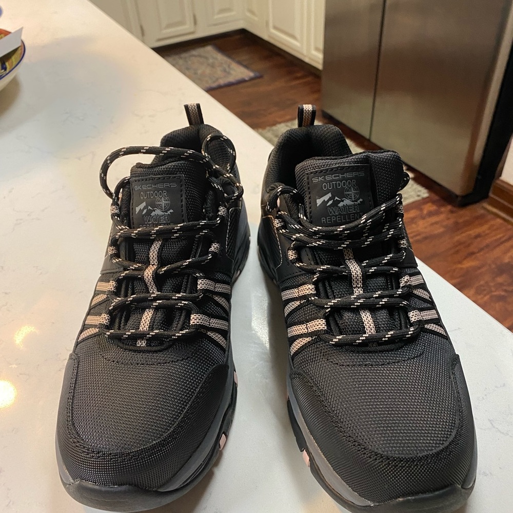 Skechers Outdoor water repellent size8.5 like New